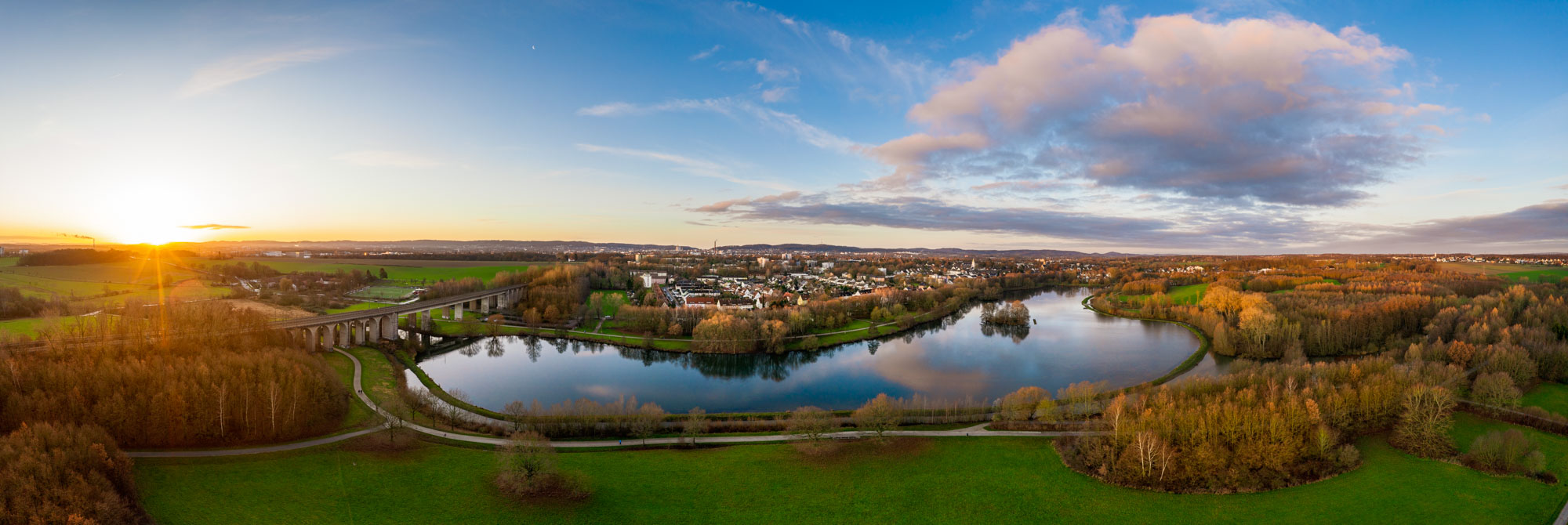 Lake 'Obersee' in late autumn (Bielefeld-Schildesche, Germany).