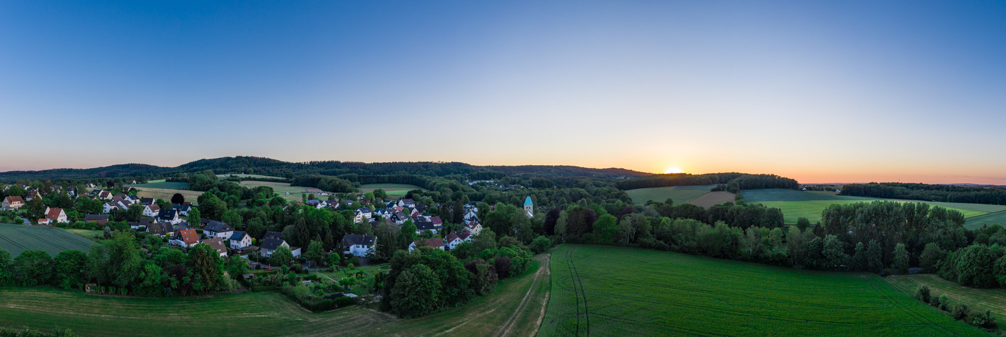 Sunset above 'Kirchdornberg' (Bielefeld, Germany).