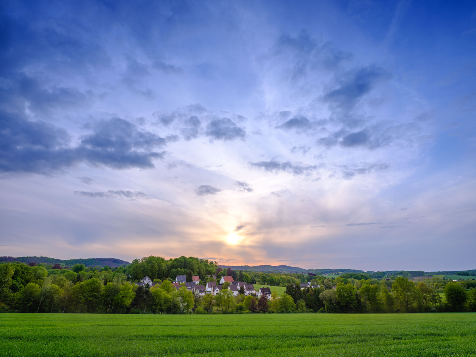 A sunset in May over the fields in Hoberge-Uerentrup (Bielefeld, Germany).