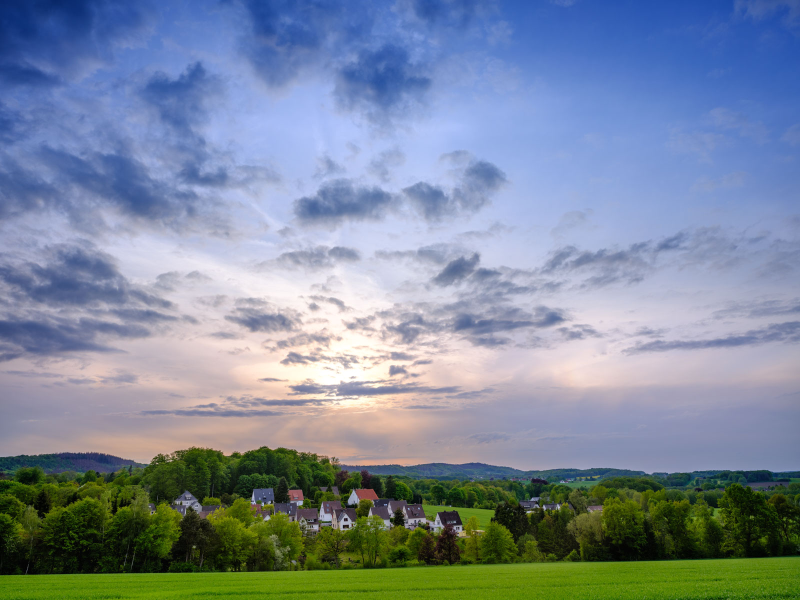 A sunset in May over the fields in Hoberge-Uerentrup (Bielefeld, Germany).