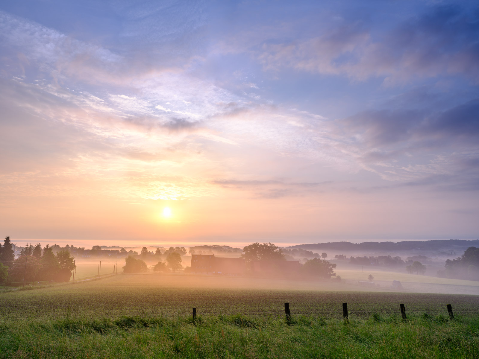 Sunrise after a rainy night on June 4, 2021 (Bielefeld-Kirchdornberg, Germany).