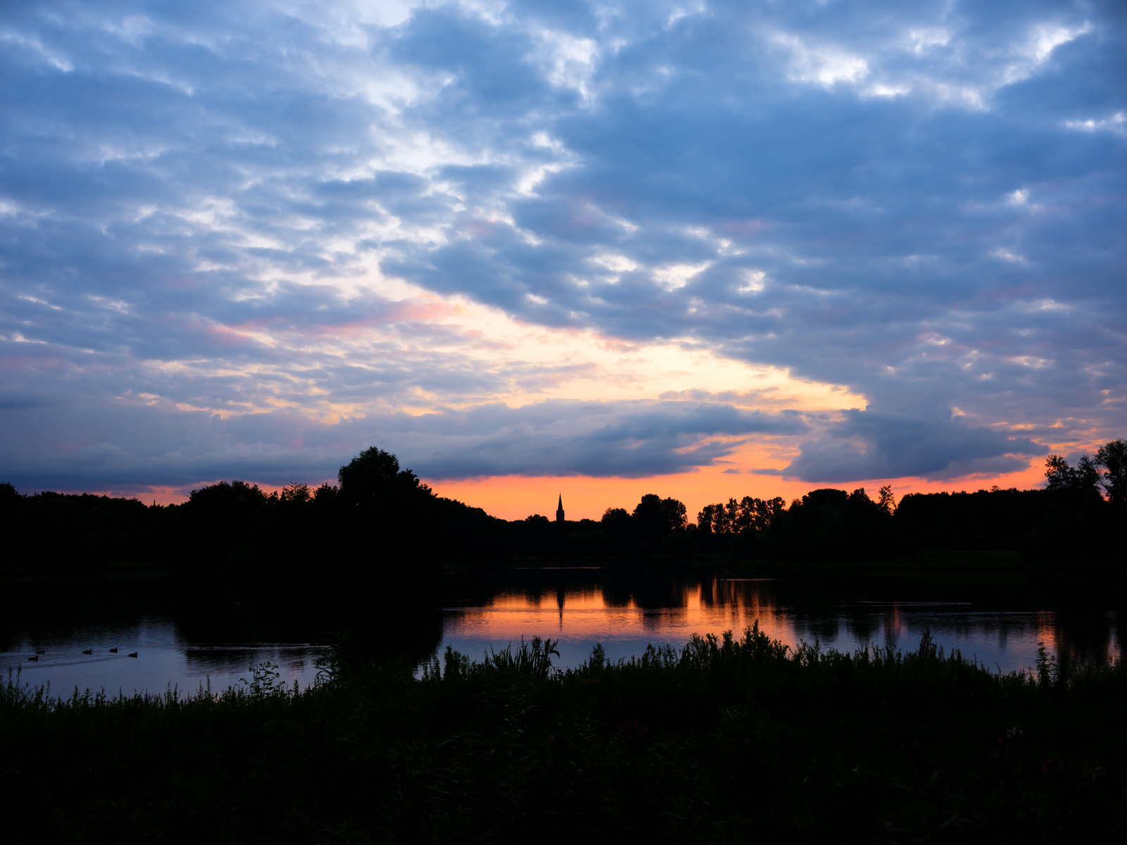 Summer evening at 'Obersee' in July 2020 (Bielefeld, Germany).