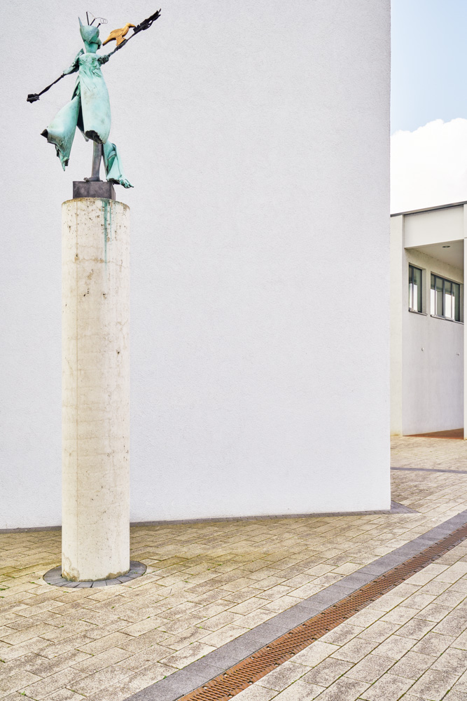 Tänzerin by susanne wehland in front of the music school in löhne