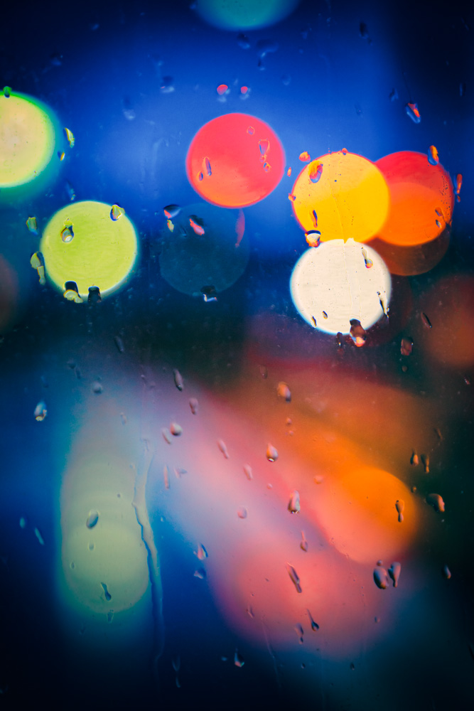 Light drops on a window pane at 'Sieker Endstation' (Bielefeld, Germany).