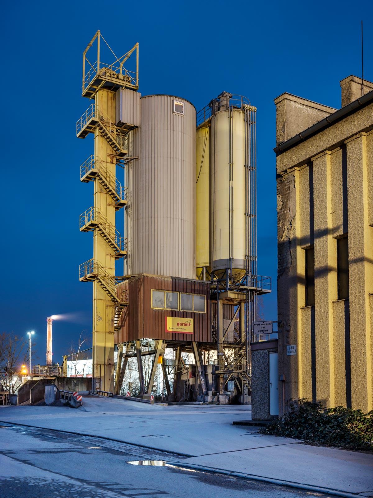 Concrete silo at night at 'Werkering' (Bielefeld, Germany).