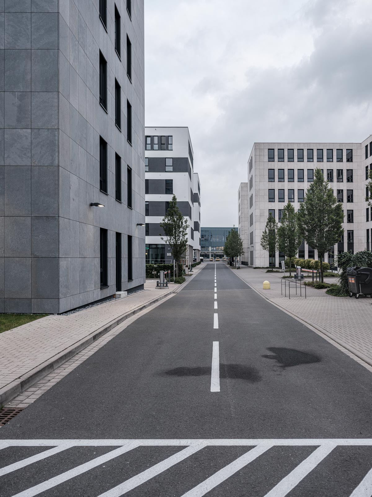 Cross road at the main station in July 2020 (Bielefeld, Germany).