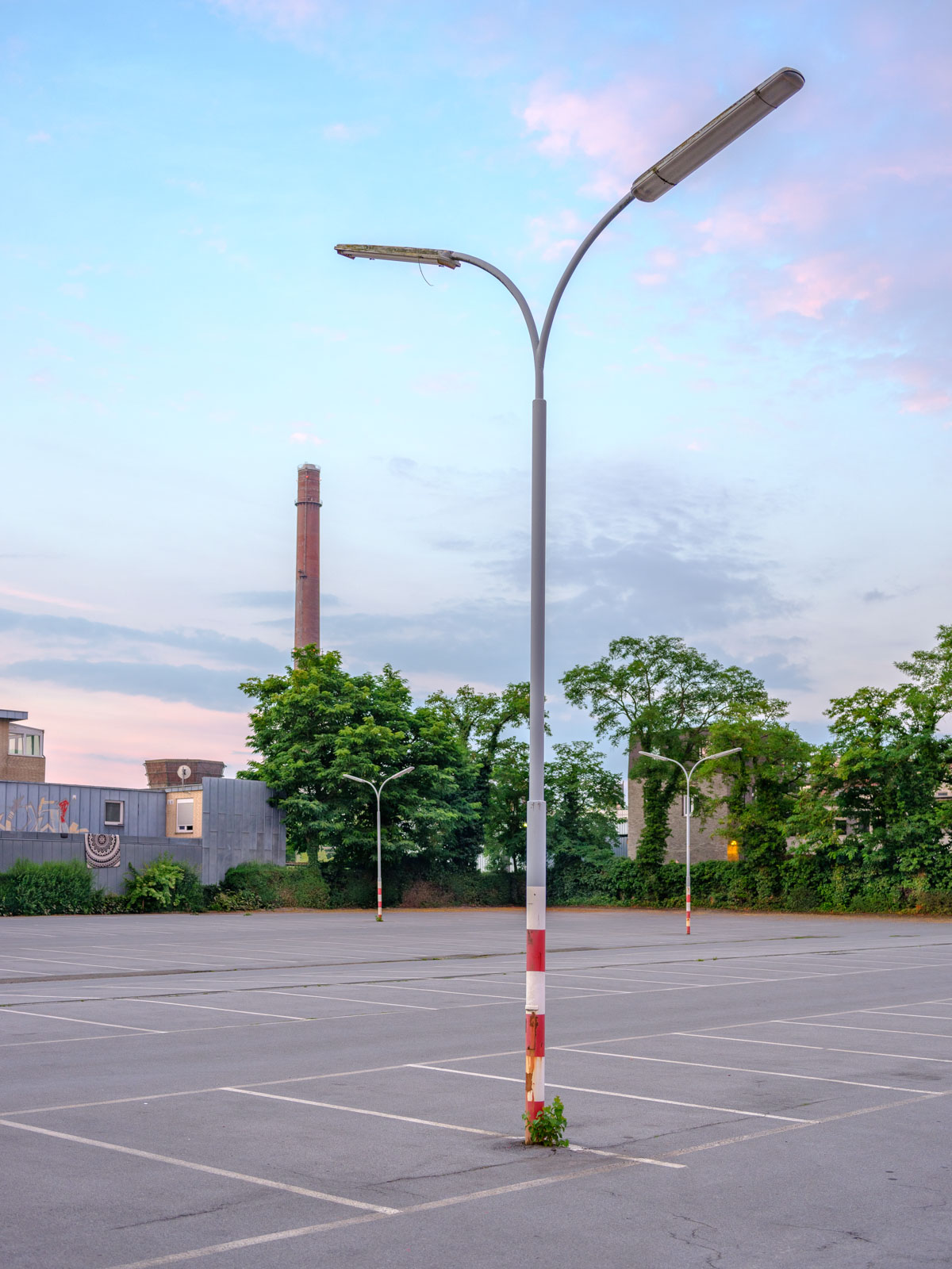 Parking at 'Mielestraße' early in the morning in July 2020 (Bielefeld, Germany).