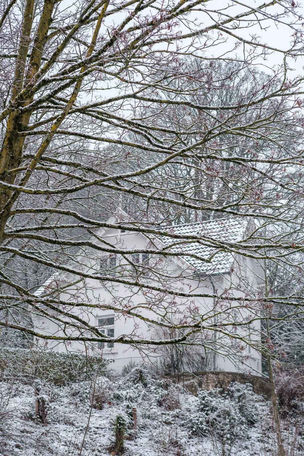 House on the hill in the snow in January 2021 (Bielefeld, Germany).