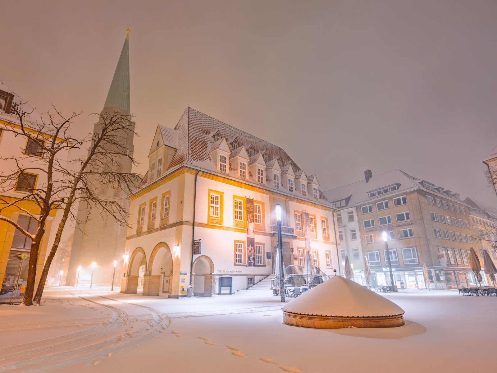 Early in the morning after a snowstorm on the 'Alter Markt' on 7 February 2021 (Bielefeld, Germany).