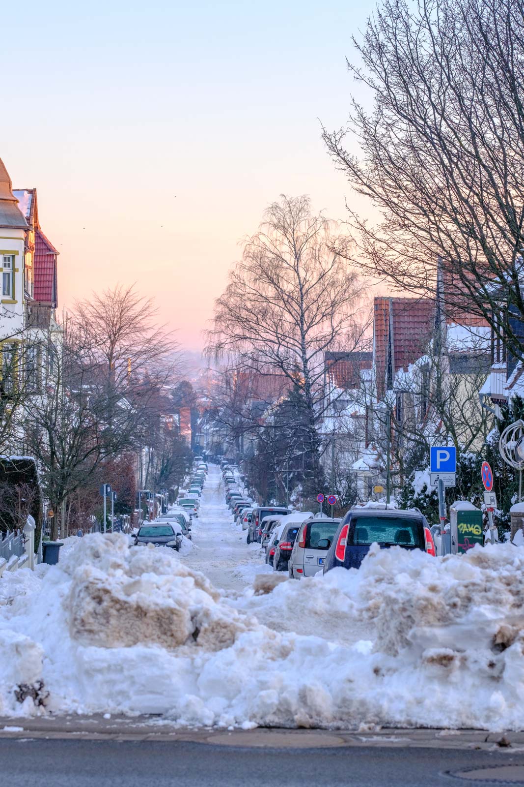 Streets in winter on 14 February 2021: Fröbelstraße (Bielefeld, Germany).