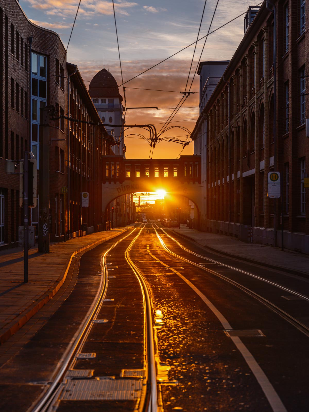 Sunrise at 'Nikolaus-Dürkopp-Straße' in March 2021 (Bielefeld, Germany).