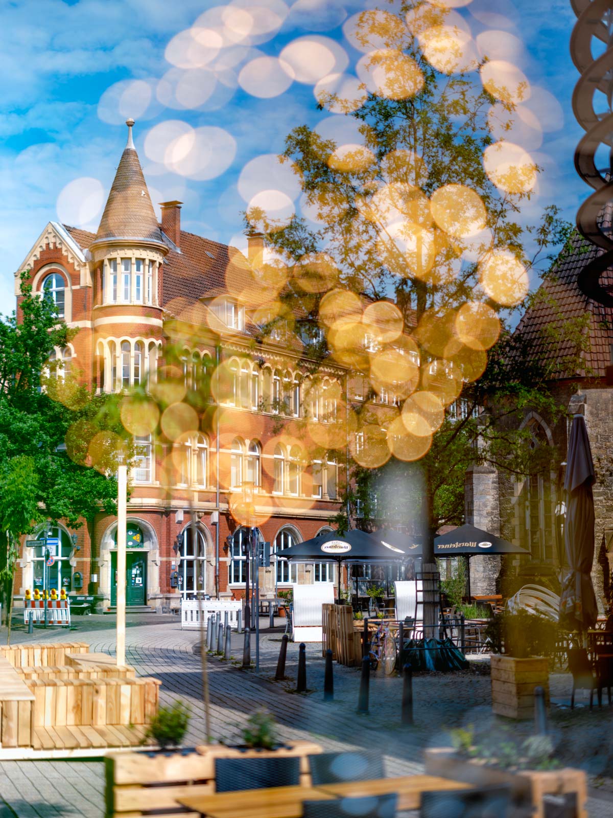 Shop window reflections at Ritterstraße in July 2021 (Bielefeld, Germany).