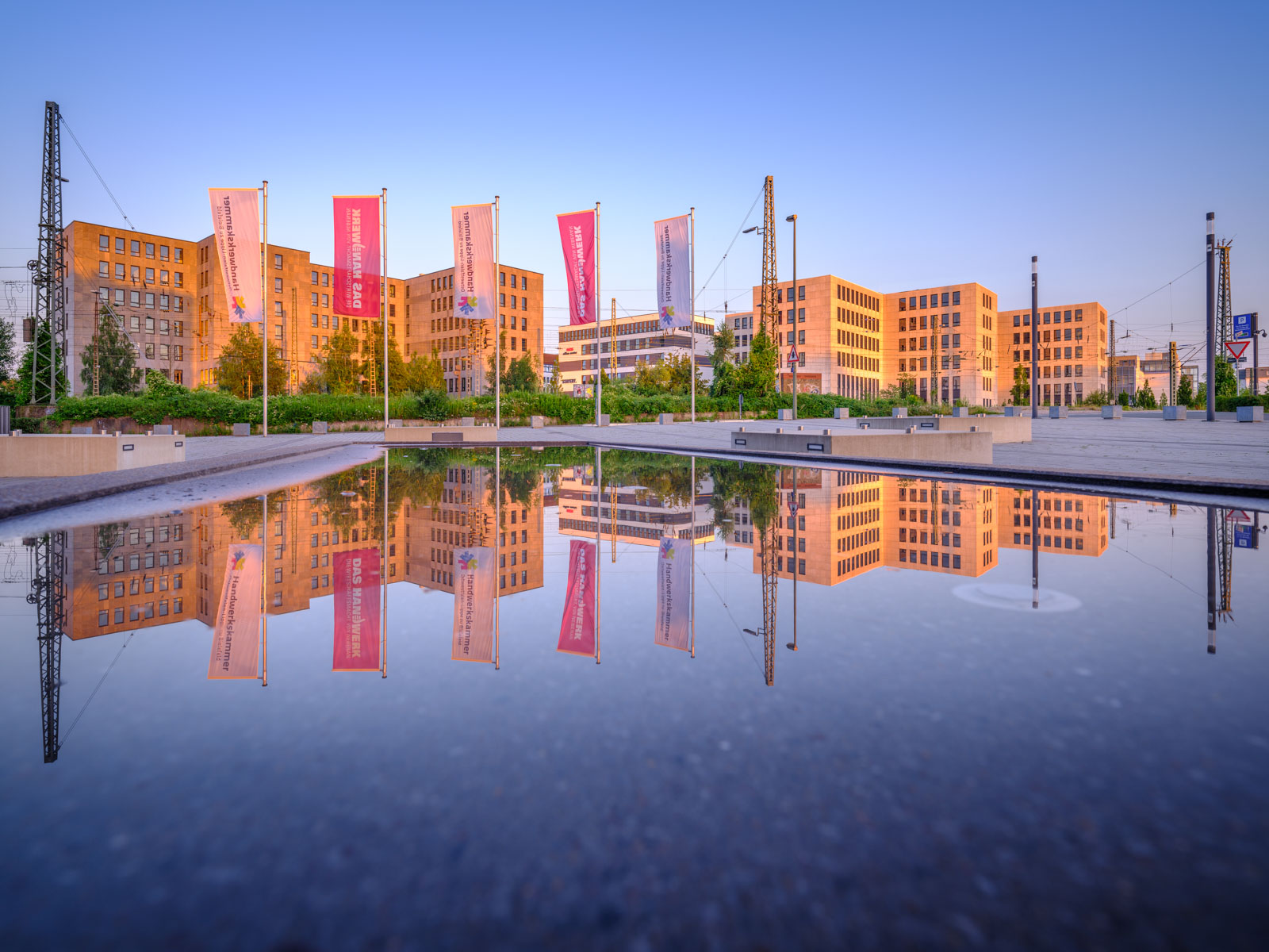 Water reflection at 'Campus Handwerk' in July 2021 (Bielefeld, Germany).