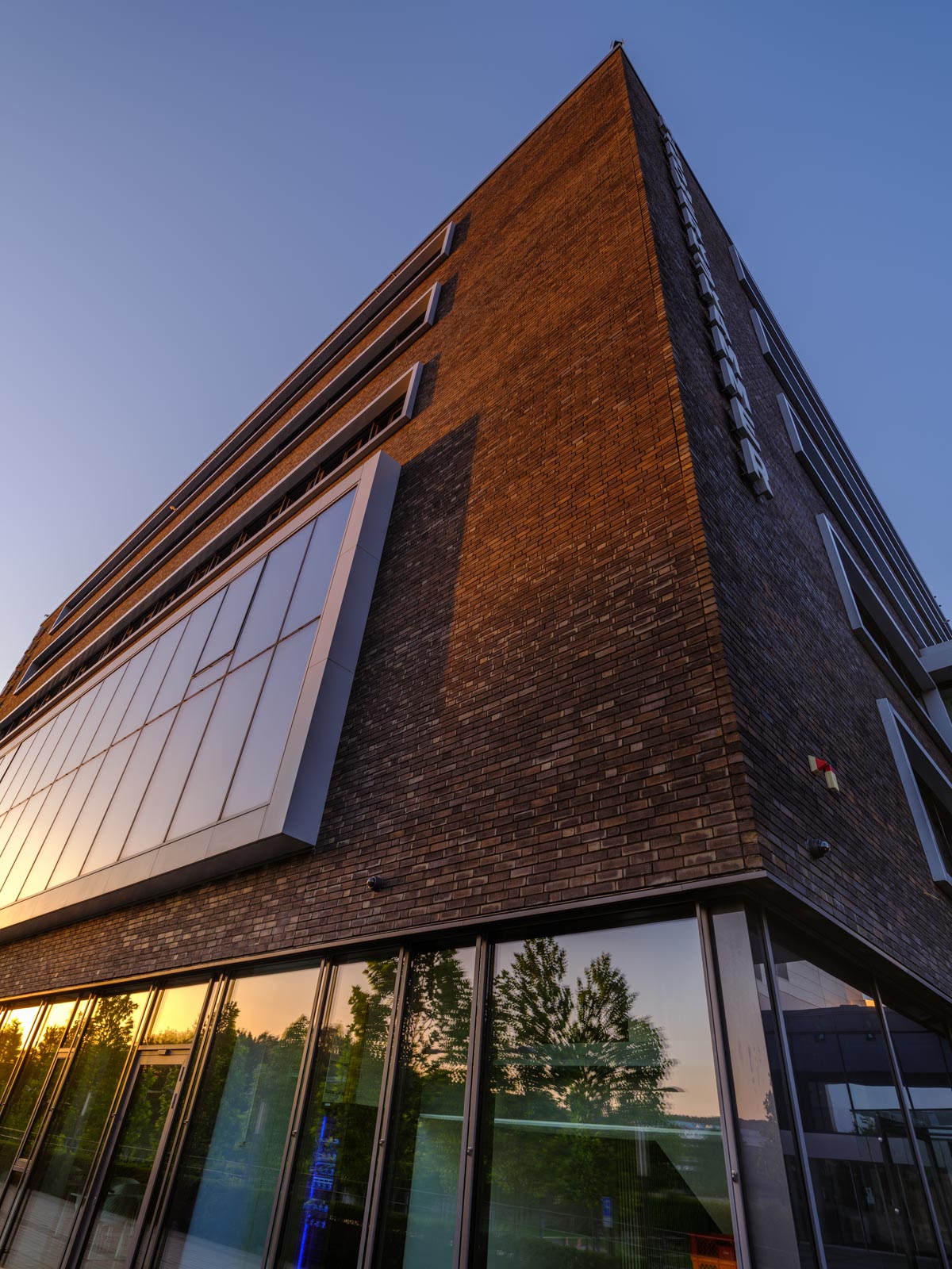 Building of the 'Campus Handwerk' at dusk in July 2021 (Bielefeld, Germany).