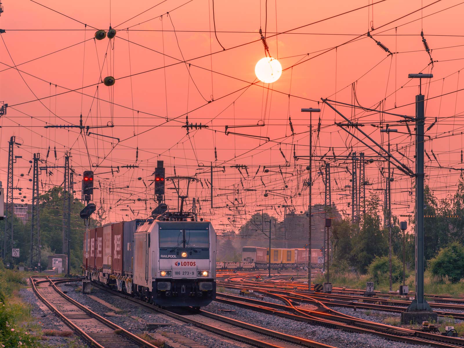 Freight train at Bielefeld main station in June 2021 (Bielefeld, Germany).