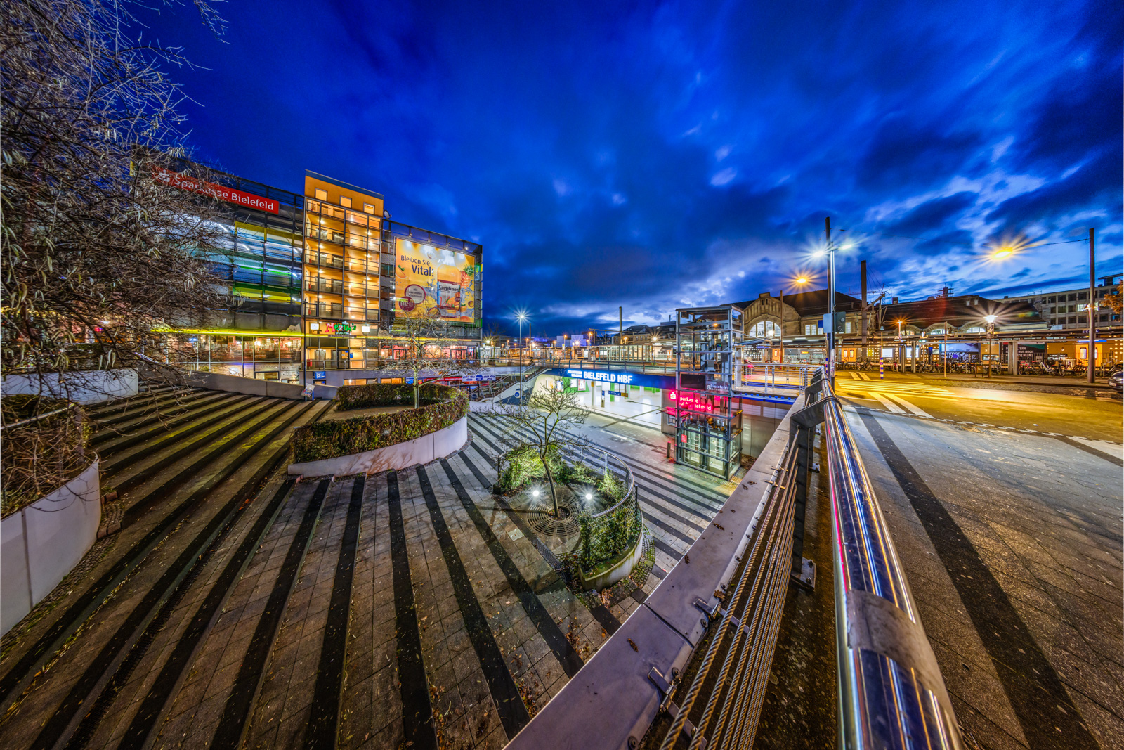 Dawn at the main station in December 2021 (Bielefeld, Germany).