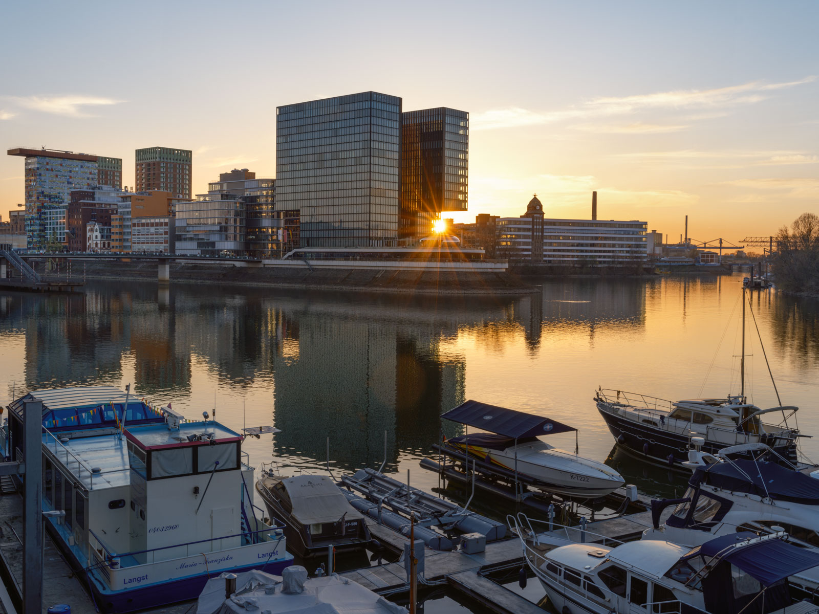 Sunset in the 'Medienhafen' (Media Harbour) in Düsseldorf on the Rhine in March 2021 (Germany).