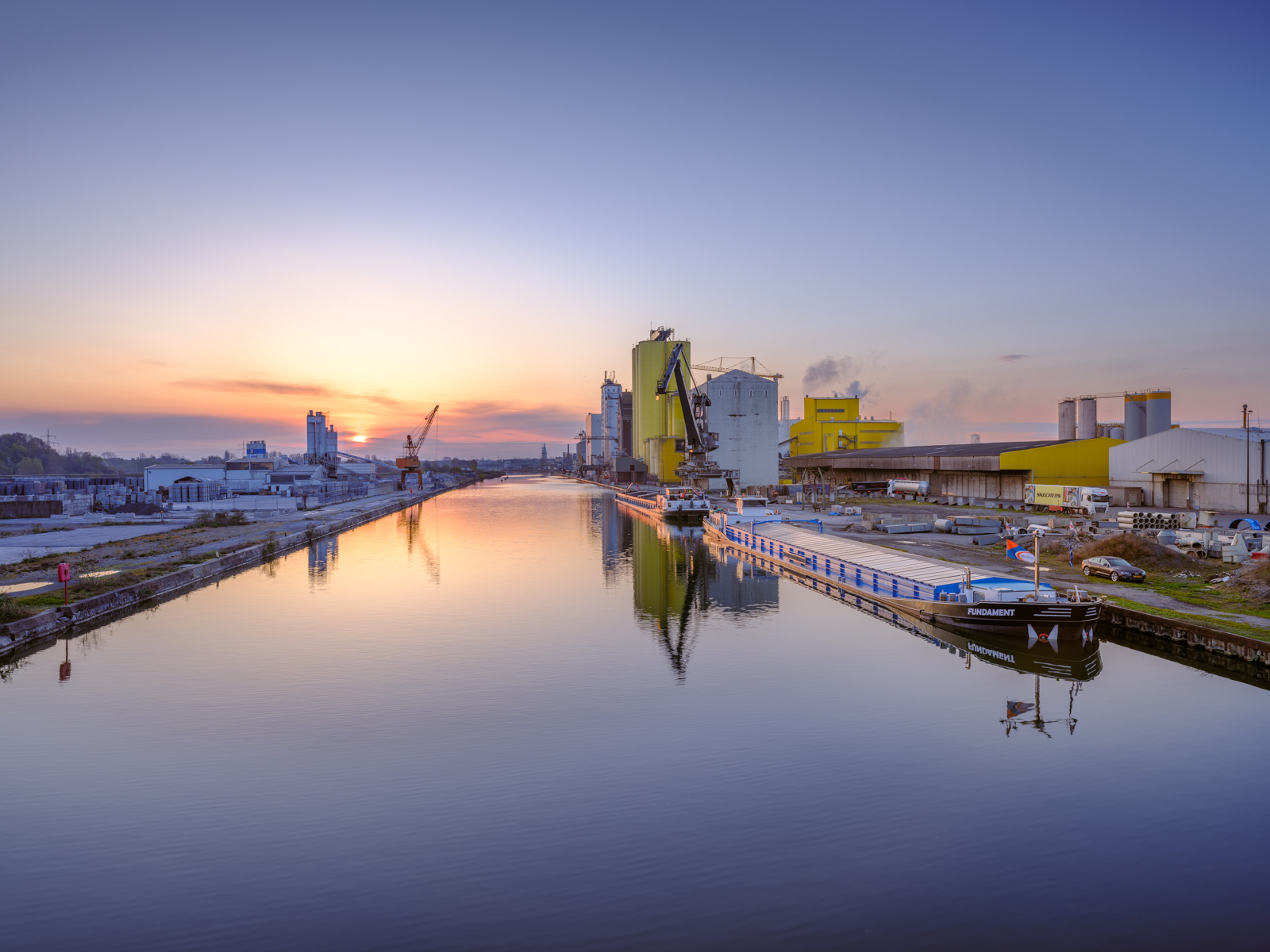 Sunrise over the North Harbour on the Datteln-Hamm Canal in April 2021 (Hamm, Germany).